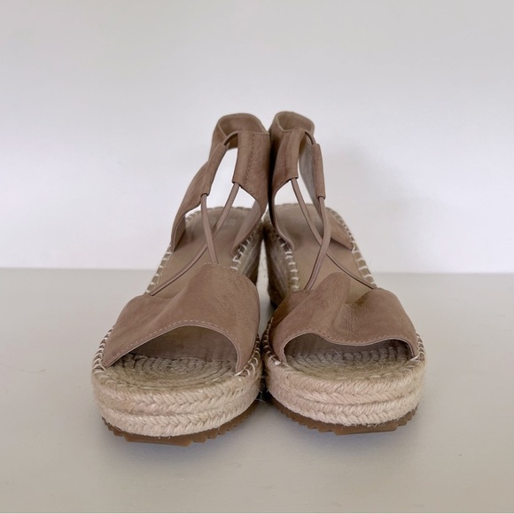 Eileen Fisher Women Eileen Fisher Women\'s Agnes Espadrille Wedge Sandals in Tan Leather, size 8.5